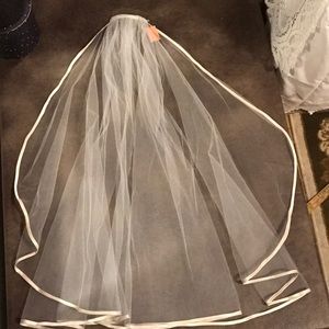Ivory fingertip veil